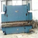 []出售06年南京产400吨液压板料折弯机